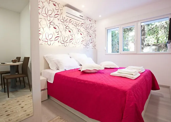 Laurea ゲストハウス 3*