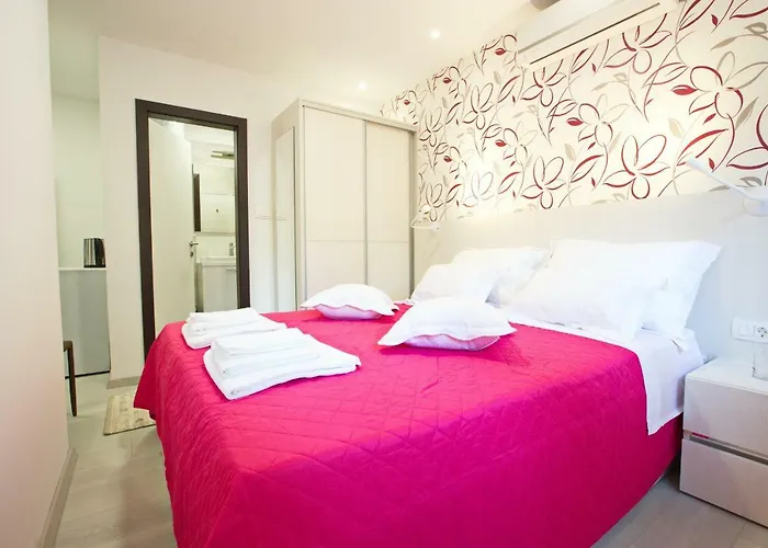 Laurea Πανσιόν Σπλιτ